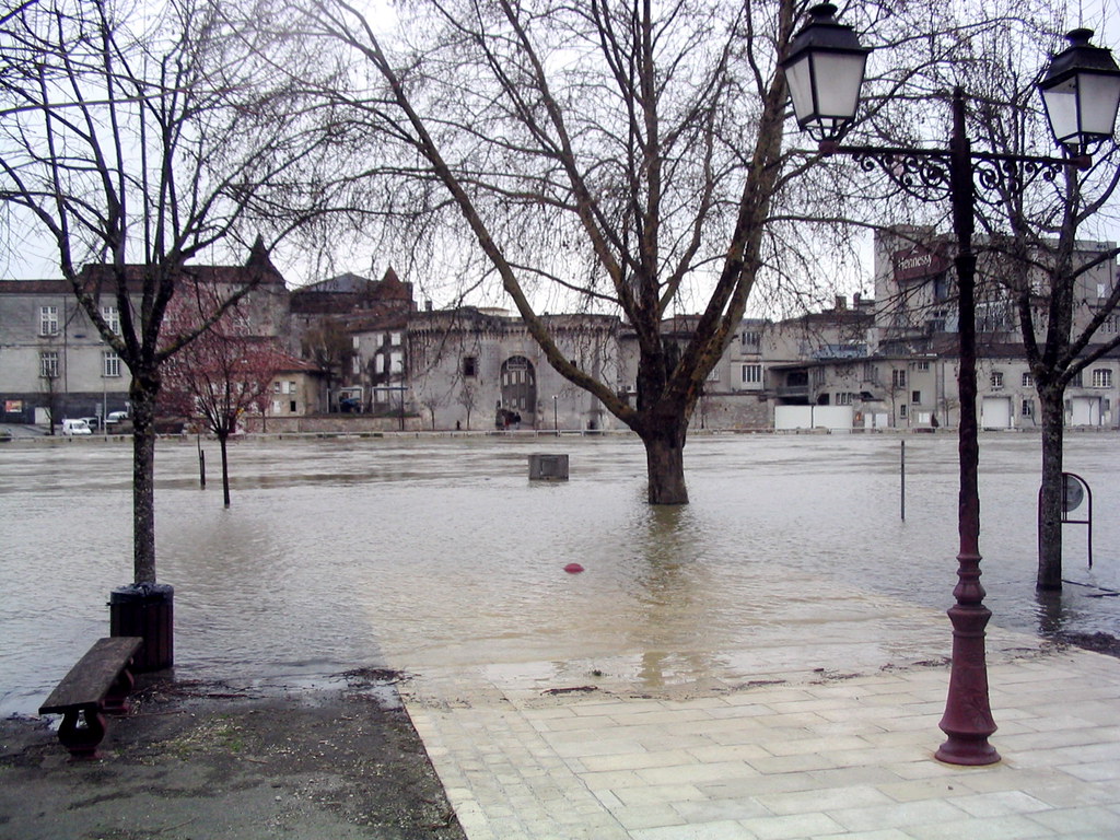 Inondation à Cognac - Place du Solençon Mardi 6 mars 2007